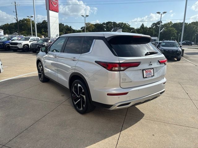 2024 Mitsubishi Outlander SE
