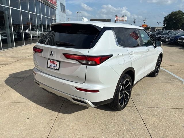 2024 Mitsubishi Outlander SE