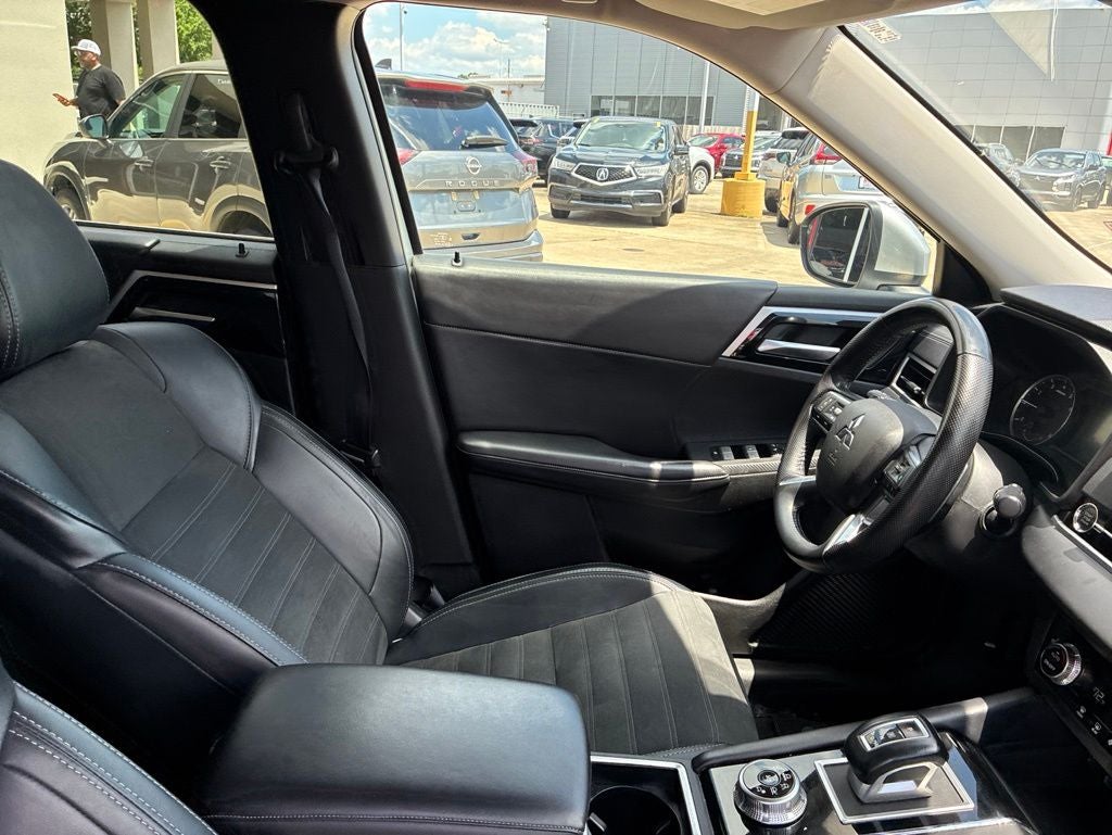 2024 Mitsubishi Outlander SE