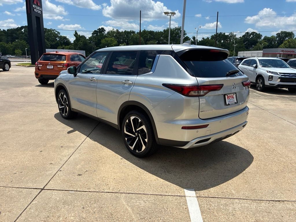 2024 Mitsubishi Outlander SE