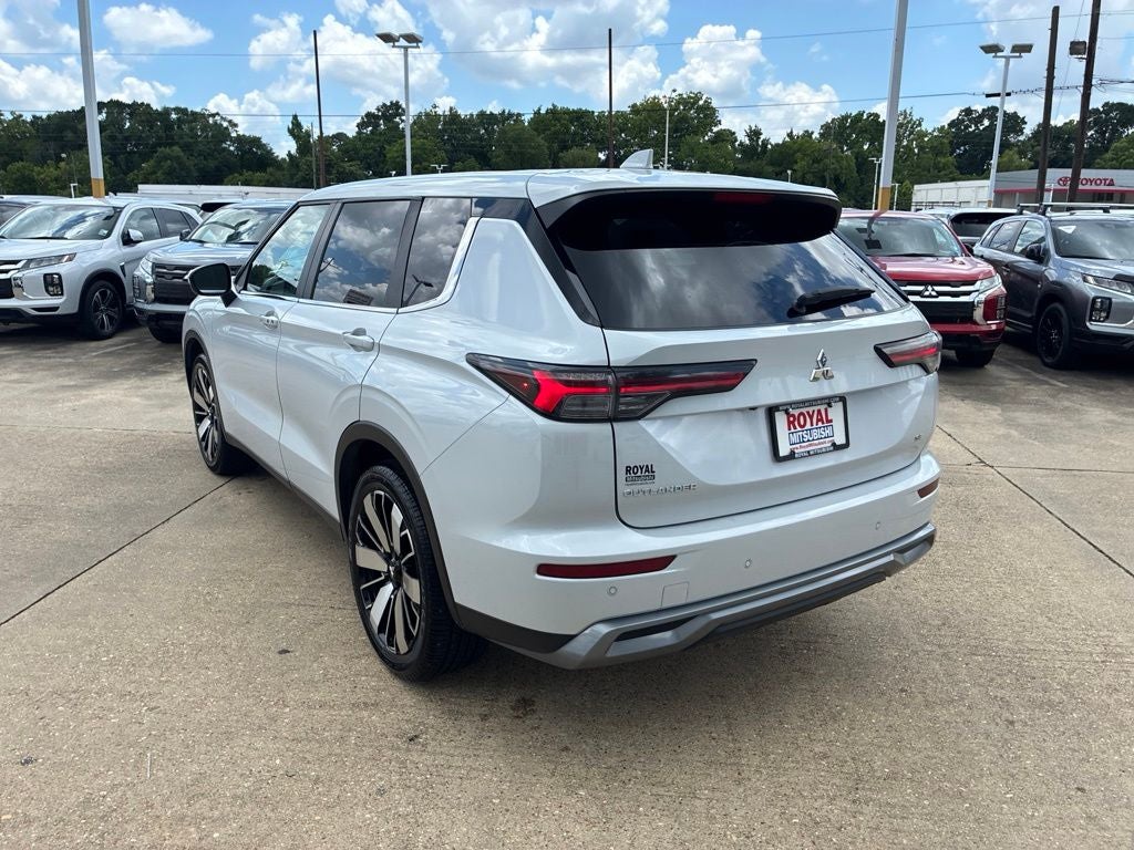 2025 Mitsubishi Outlander SE