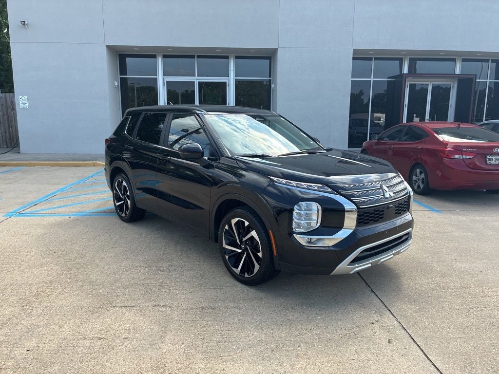 2024 Mitsubishi Outlander SE 2WD's photo