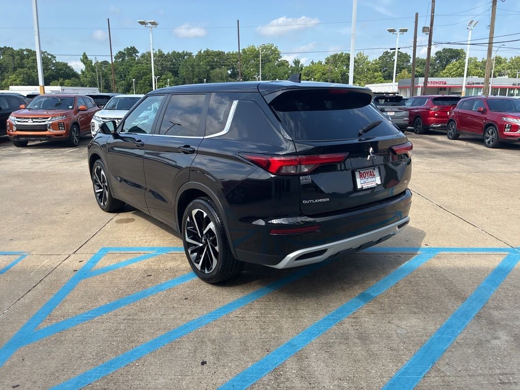 2024 Mitsubishi Outlander SE