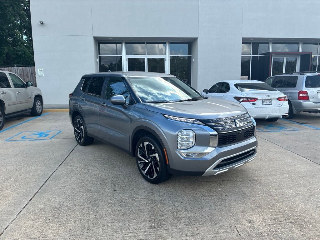 2024 Mitsubishi Outlander SE 2WD's photo