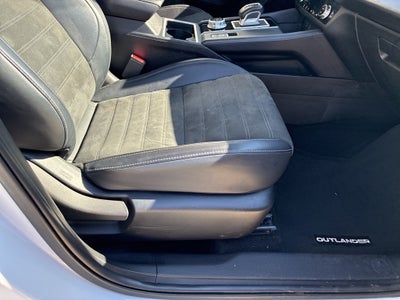 2024 Mitsubishi Outlander Base