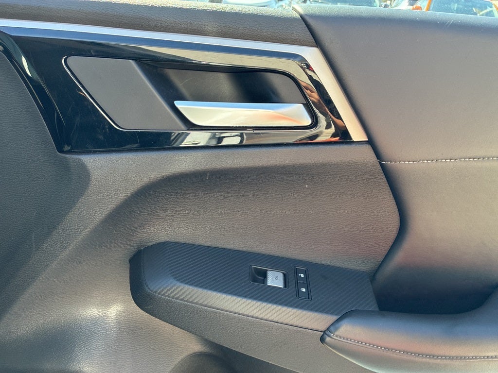 2024 Mitsubishi Outlander Base