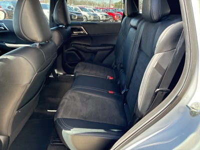 2024 Mitsubishi Outlander Base