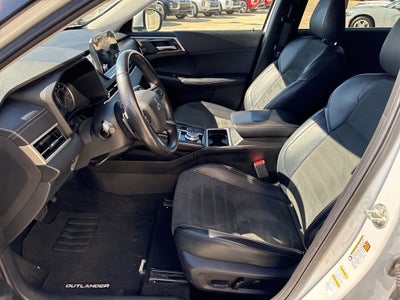 2024 Mitsubishi Outlander Base