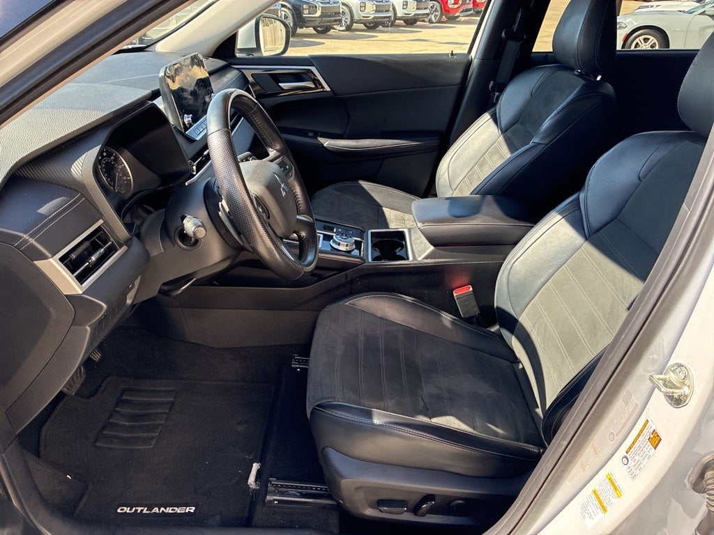 2024 Mitsubishi Outlander Base