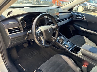 2024 Mitsubishi Outlander Base