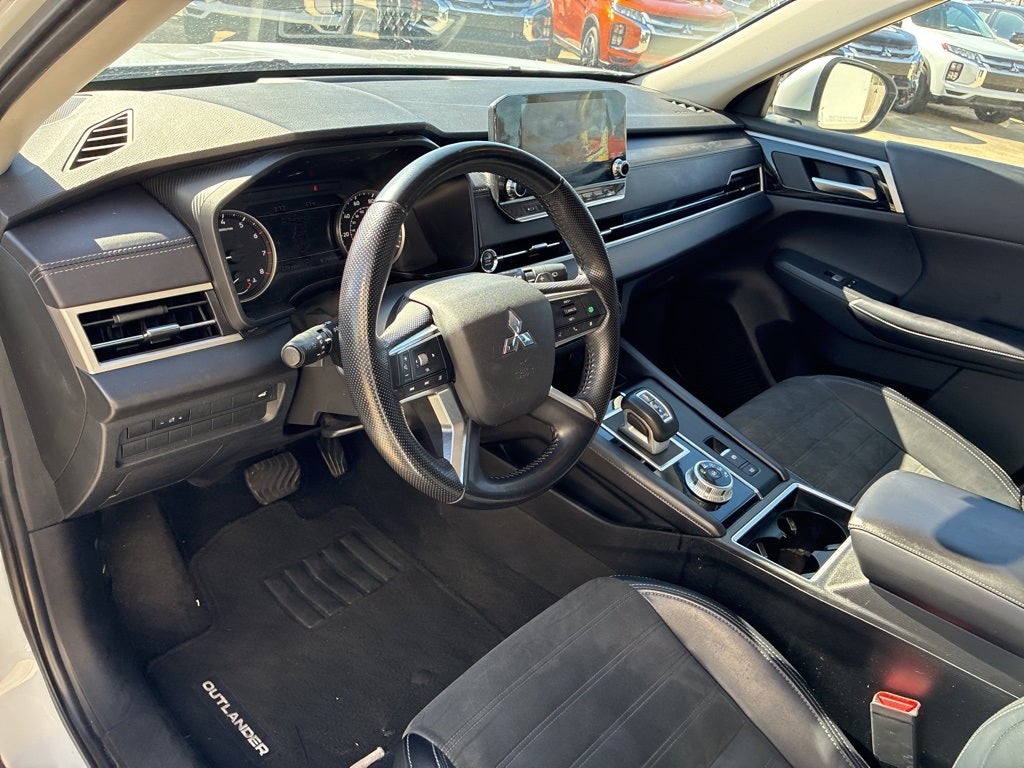 2024 Mitsubishi Outlander Base