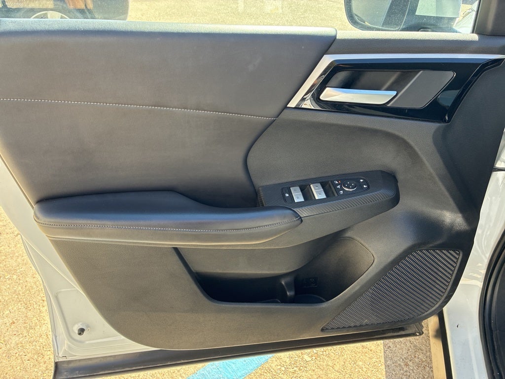 2024 Mitsubishi Outlander Base