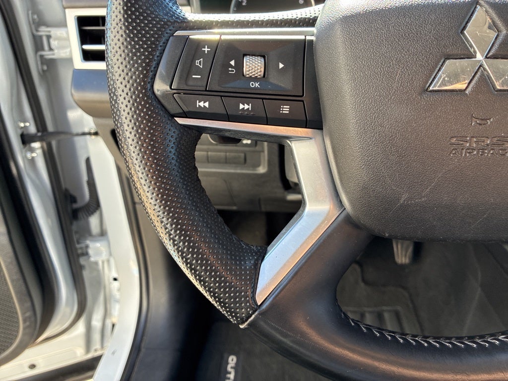 2024 Mitsubishi Outlander Base