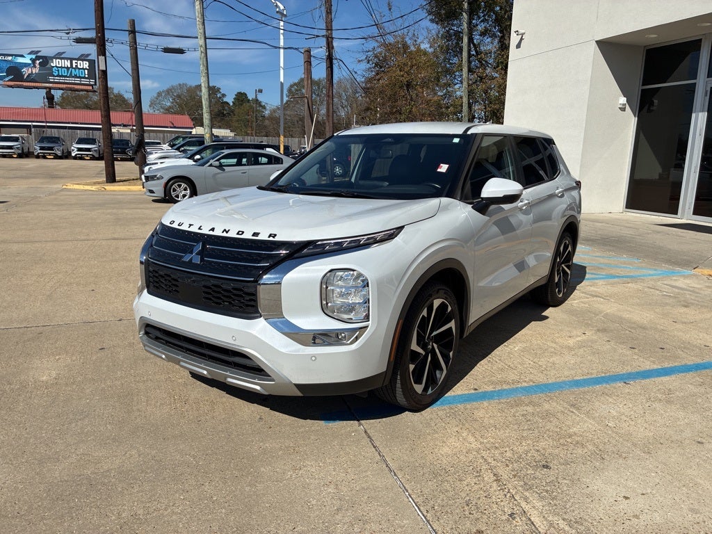 2024 Mitsubishi Outlander Base