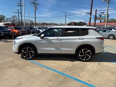 2024 Mitsubishi Outlander Base