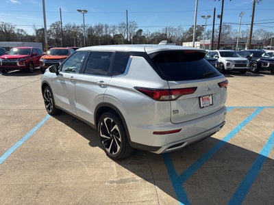2024 Mitsubishi Outlander Base