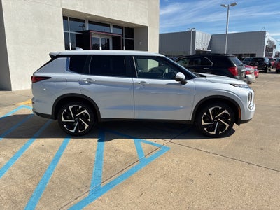 2024 Mitsubishi Outlander Base