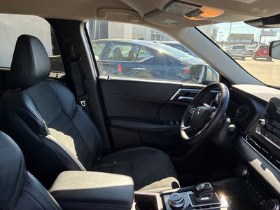 2024 Mitsubishi Outlander Base