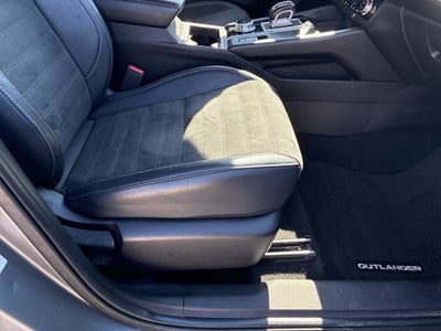 2024 Mitsubishi Outlander Base