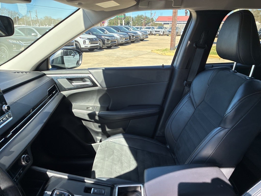 2024 Mitsubishi Outlander Base