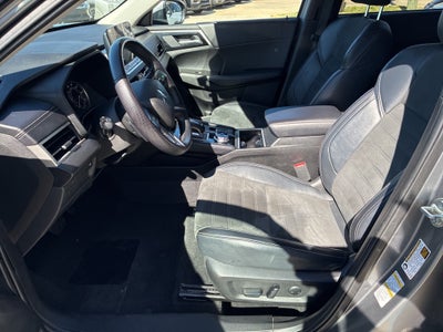 2024 Mitsubishi Outlander Base