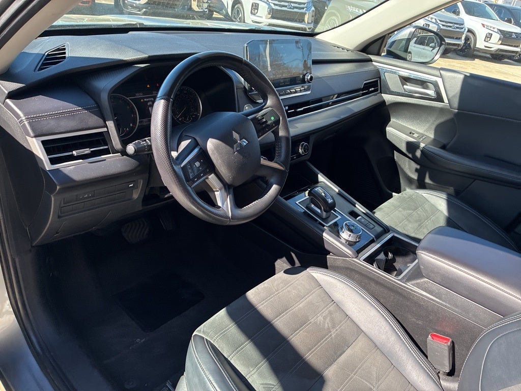 2024 Mitsubishi Outlander Base