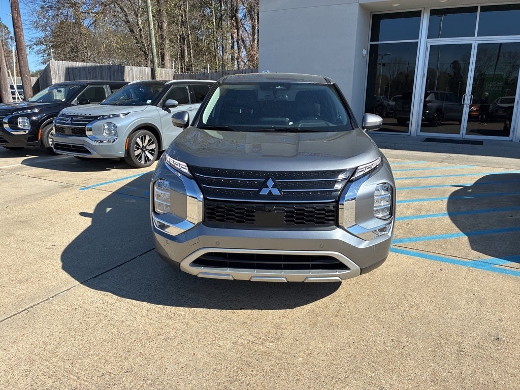 2024 Mitsubishi Outlander Base