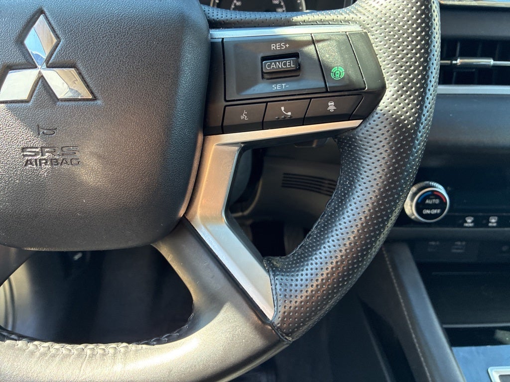 2024 Mitsubishi Outlander Base