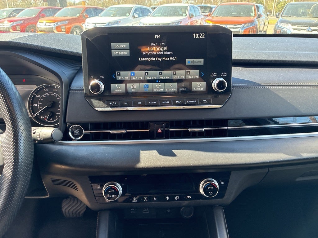 2024 Mitsubishi Outlander Base