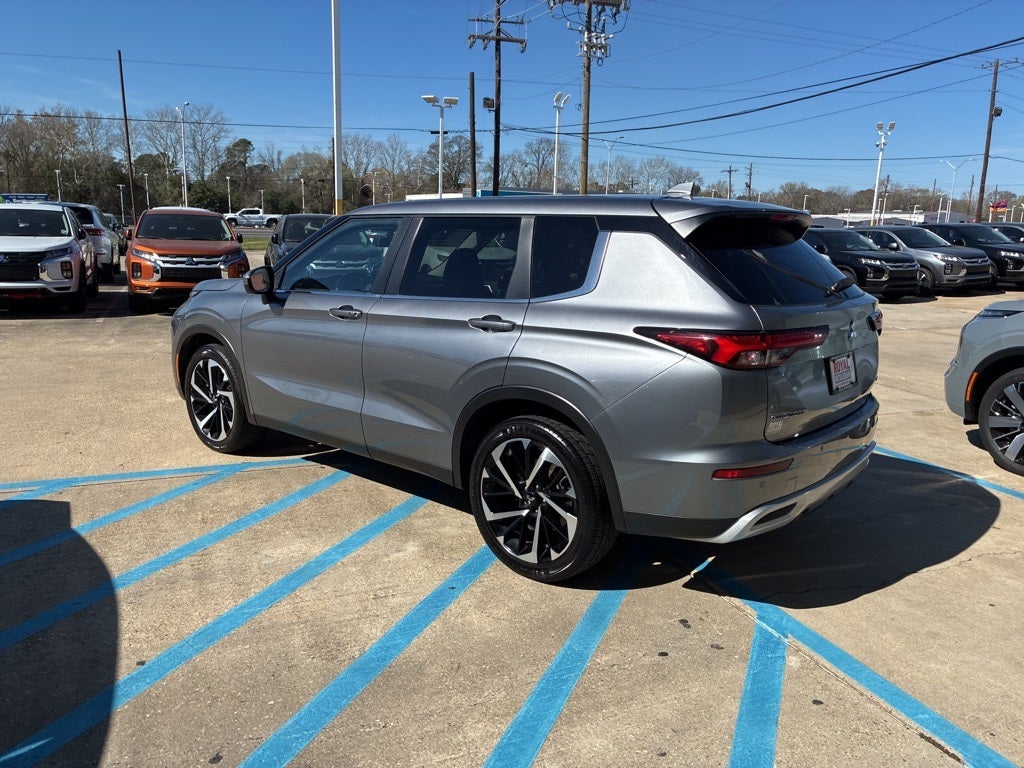 2024 Mitsubishi Outlander Base