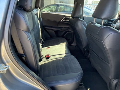 2024 Mitsubishi Outlander Base