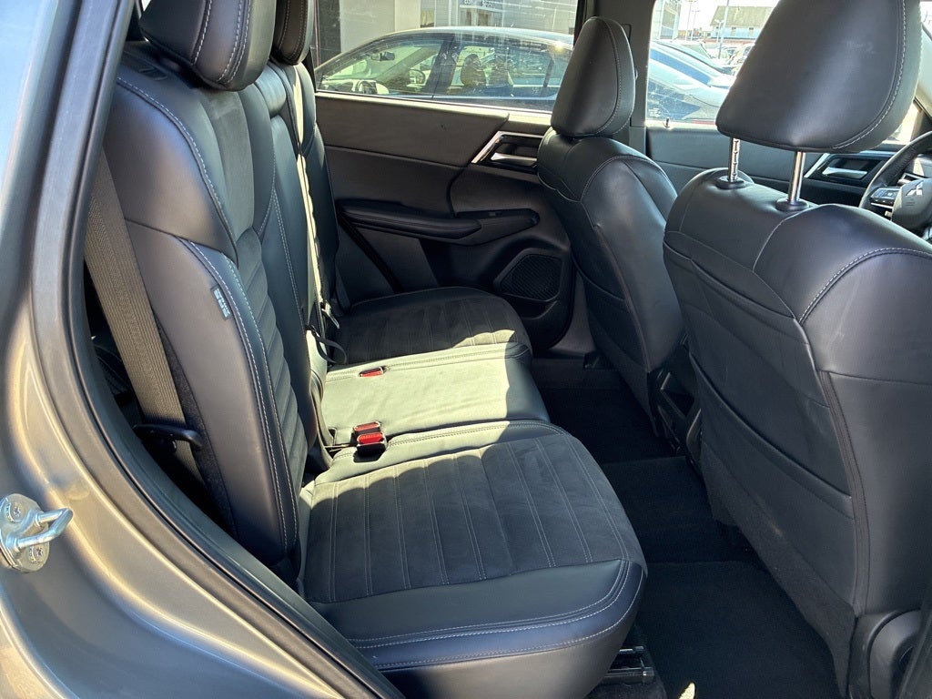 2024 Mitsubishi Outlander Base