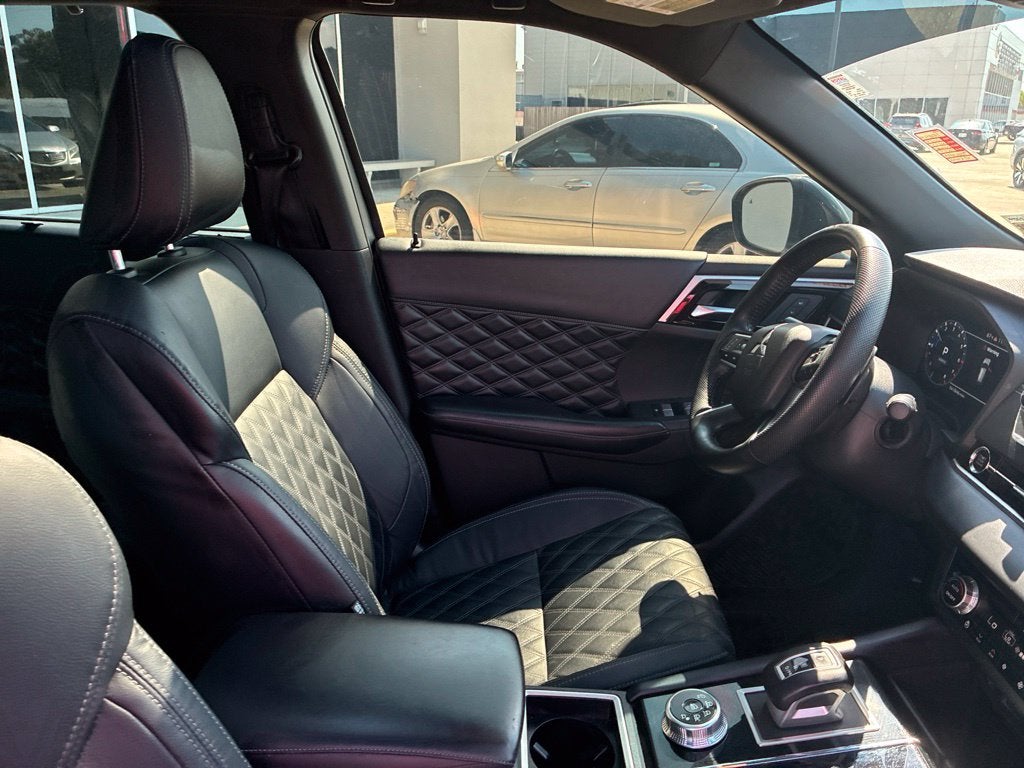 2023 Mitsubishi Outlander SEL Black Edition