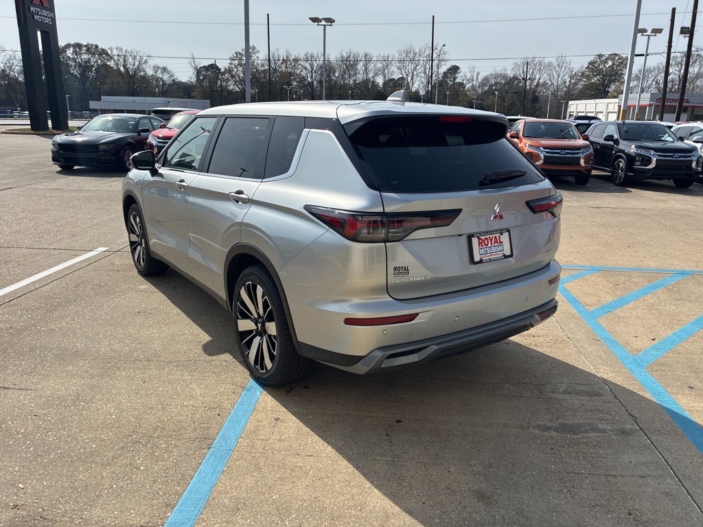 2026 Mitsubishi Outlander SE