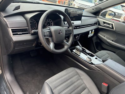 2026 Mitsubishi Outlander Base