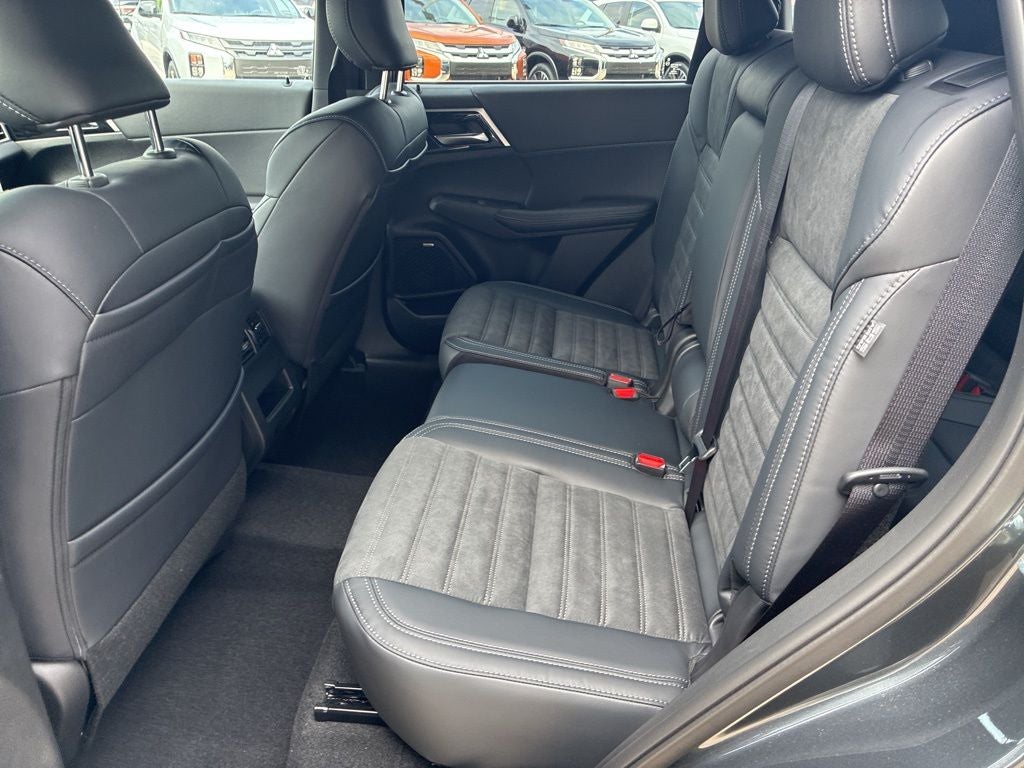 2026 Mitsubishi Outlander Base