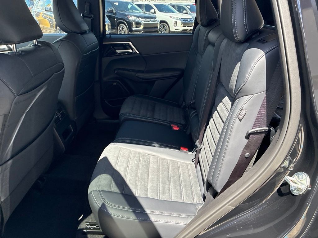 2026 Mitsubishi Outlander SE