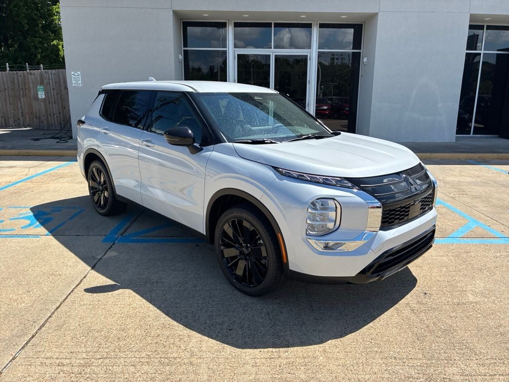 2026 Mitsubishi Outlander LE