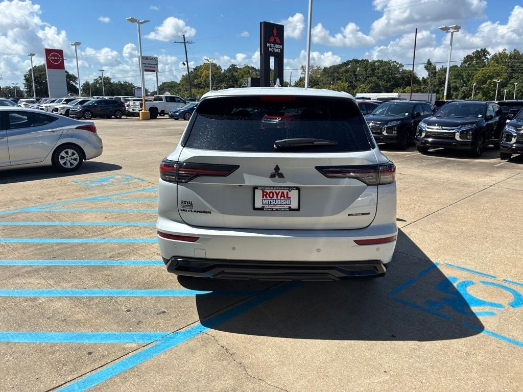 2026 Mitsubishi Outlander LE