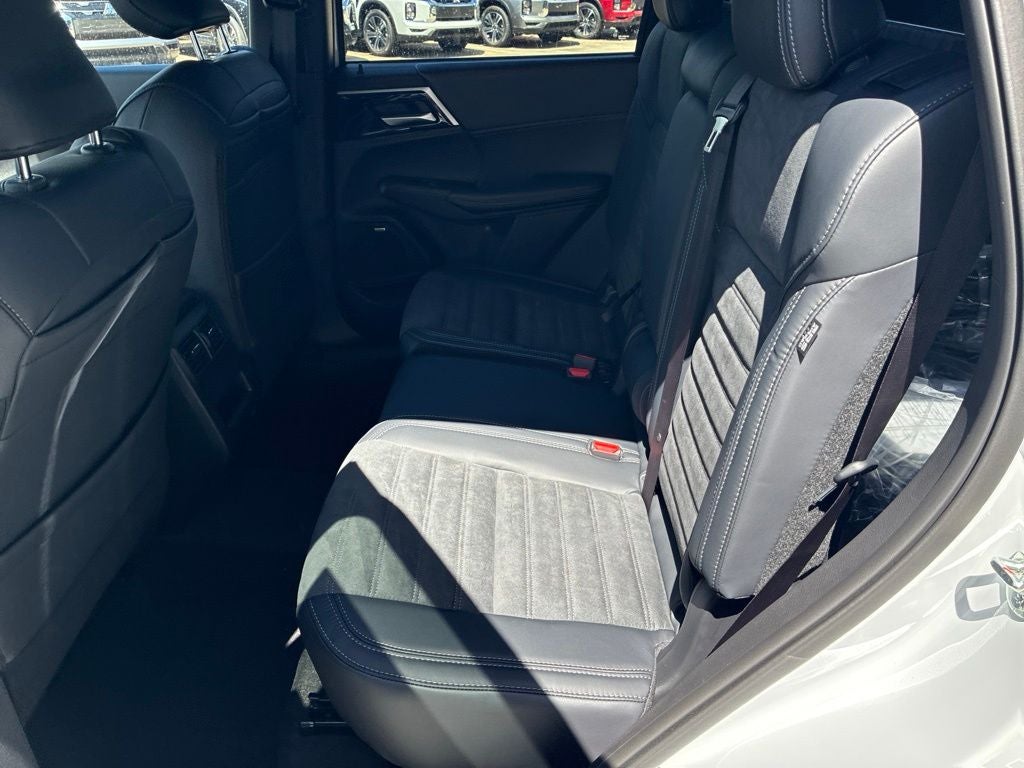 2026 Mitsubishi Outlander LE