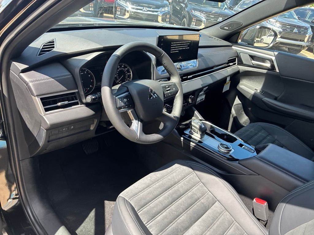 2026 Mitsubishi Outlander LE