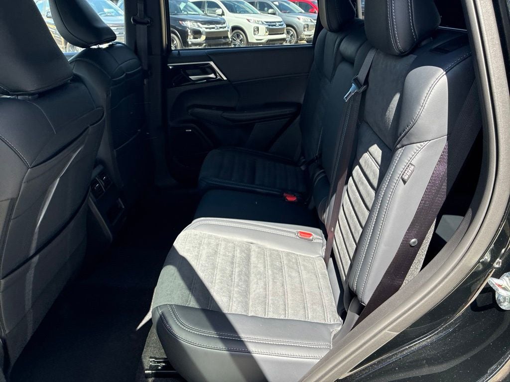 2026 Mitsubishi Outlander LE