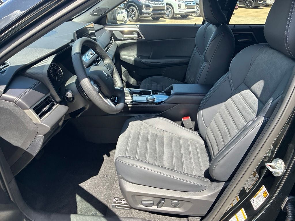 2026 Mitsubishi Outlander LE