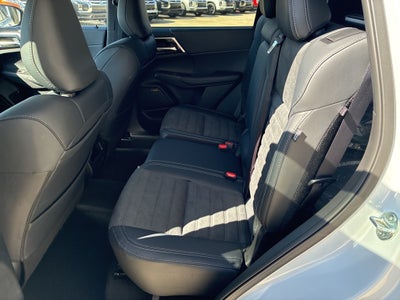 2026 Mitsubishi Outlander SE