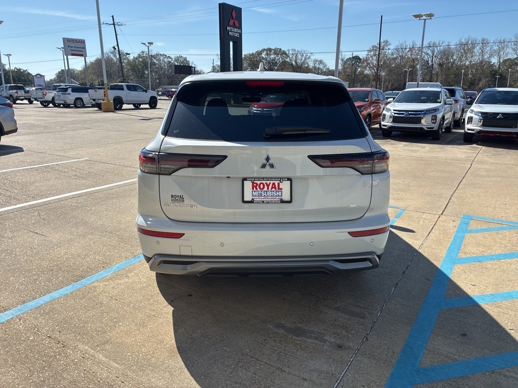 2026 Mitsubishi Outlander SE