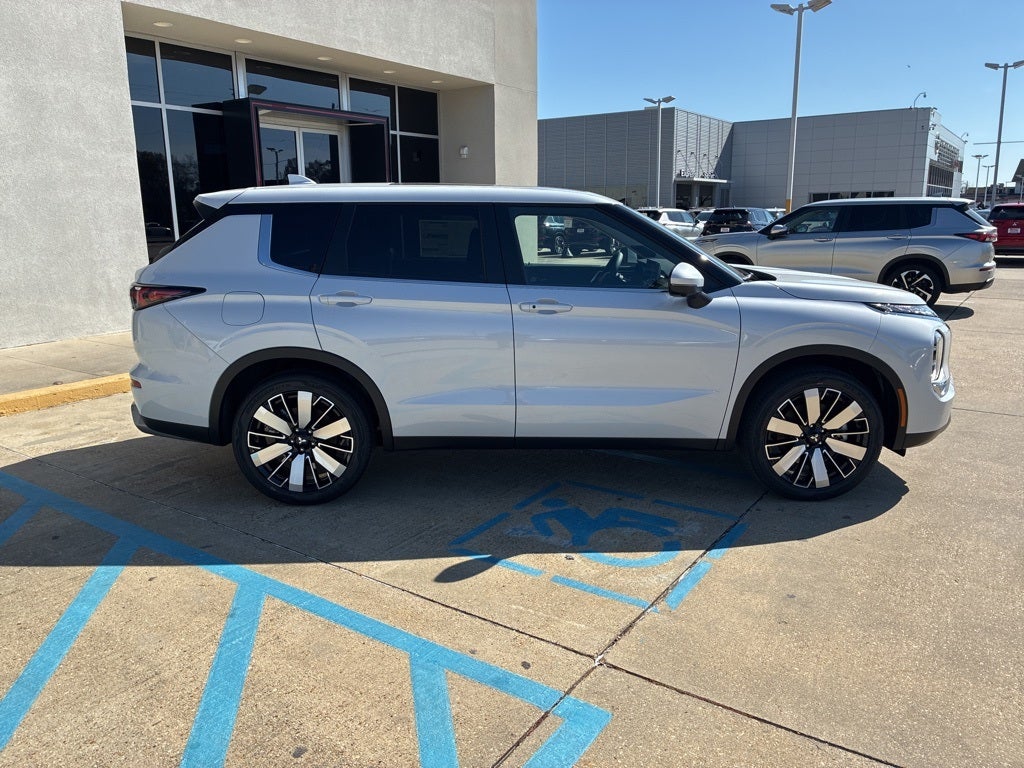 2026 Mitsubishi Outlander SE