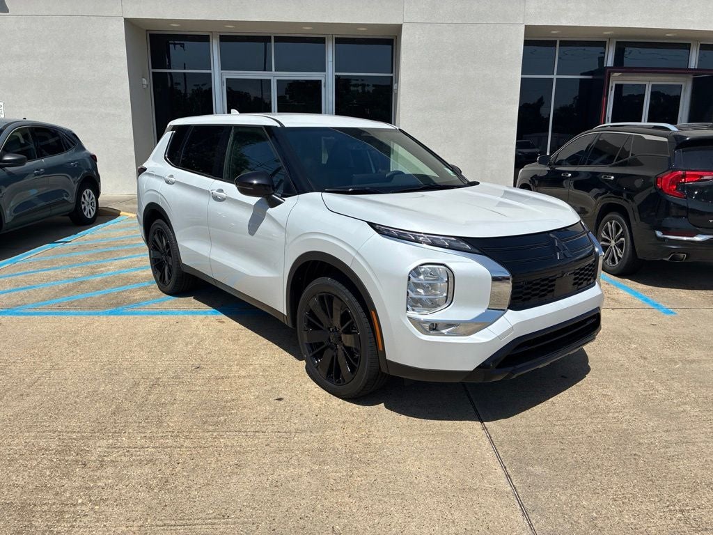 2026 Mitsubishi Outlander LE