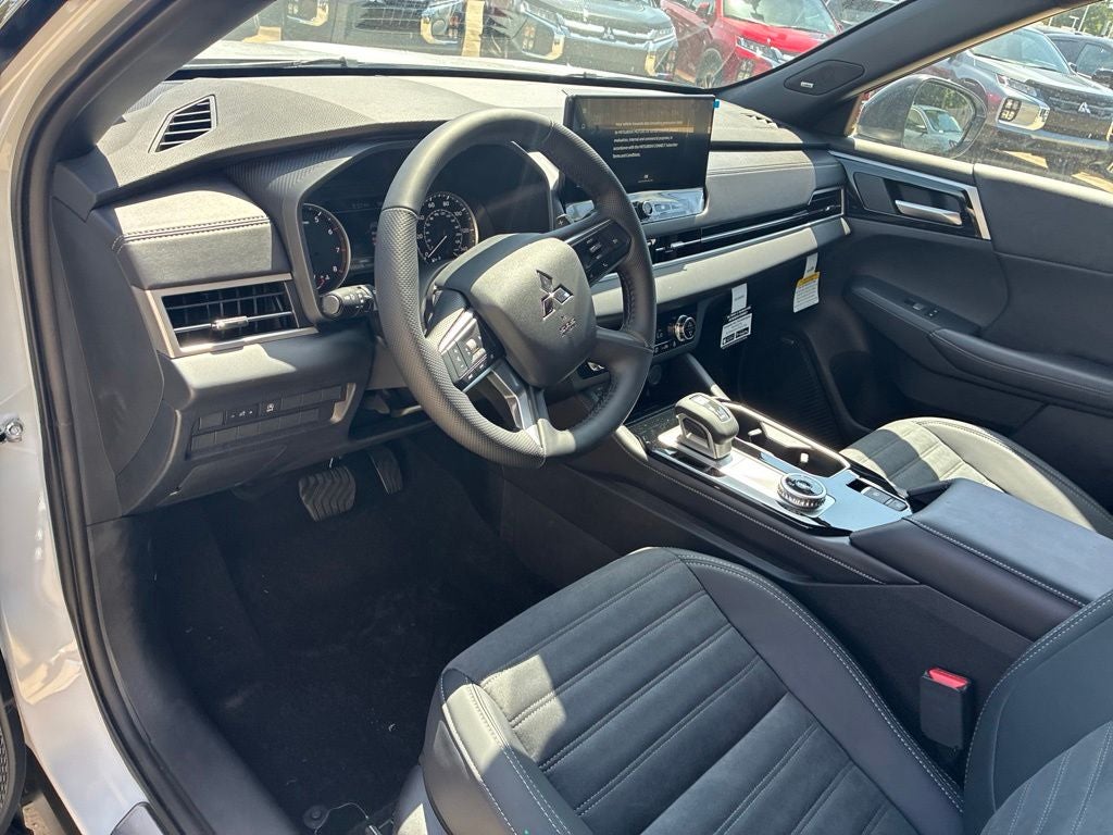 2026 Mitsubishi Outlander LE