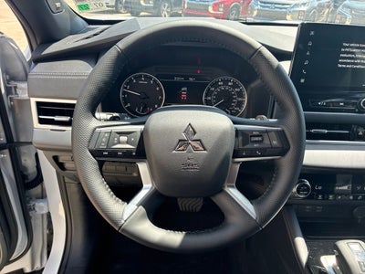 2026 Mitsubishi Outlander LE
