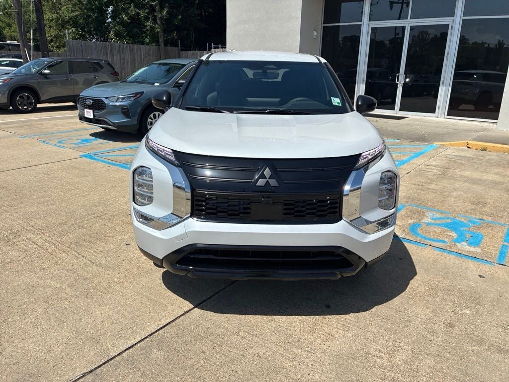 2026 Mitsubishi Outlander LE